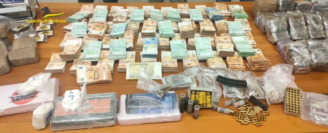 Traffico internazionale droga, cinque arresti a Firenze e Prato