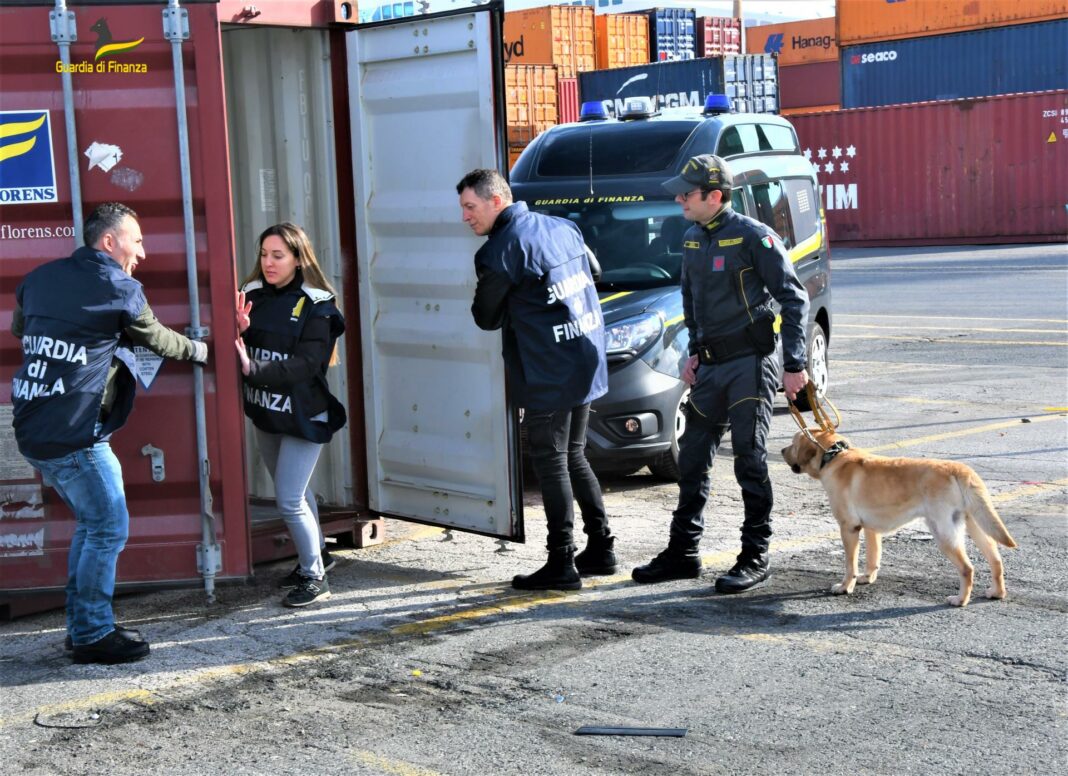 Porto di Livorno, cocaina nel container banane. Valore 10 milioni