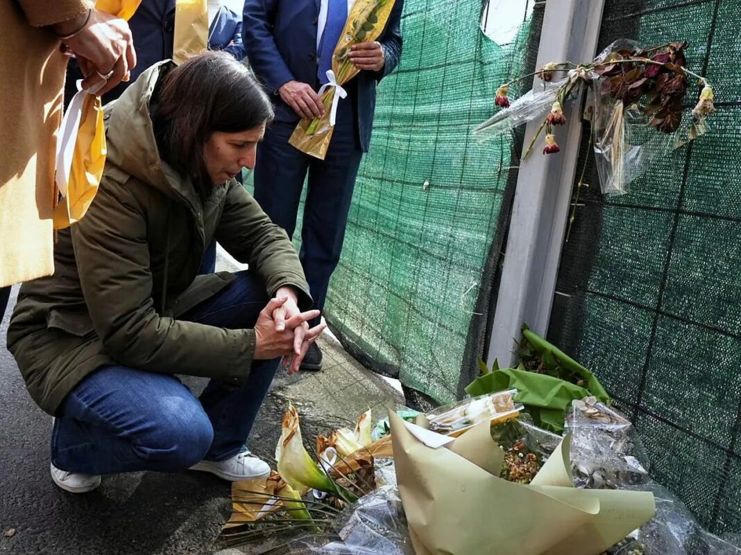 Schlein a Firenze con Funaro, fiori al cantiere in via Mariti