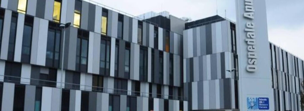 Terrore al pronto soccorso: paziente psichiatrico estrae la pistola dalla fondina di una guardia giurata