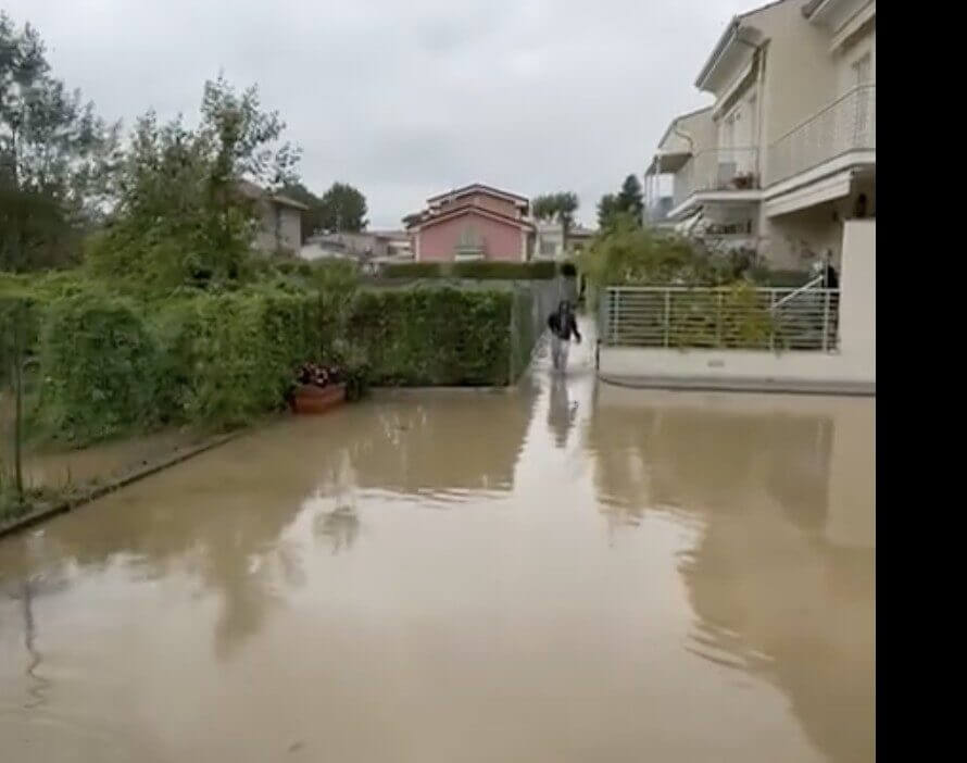 Carrara fa il bilancio del maltempo: allagati scantinati e piani terra, piccole frane e smottamenti sul territorio